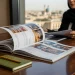 راهنمای جامع قیمت طراحی کاتالوگ در اصفهان: تعرفه ۱۴۰۴ و عوامل موثر